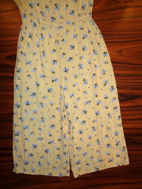 Nádherný žlutý letní overal s modrými květy, new look,146