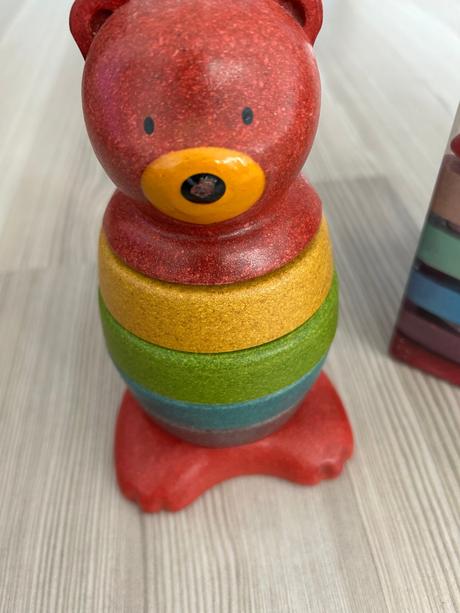 Plan toys vrstvící medvěd,