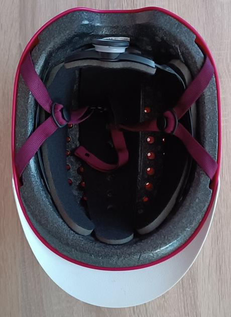 Dámská jezdecká přilba fouganza vel. m (55-58cm), 