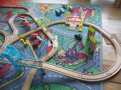 Dřevěné koleje vč. vláčků, vagónů apod., 