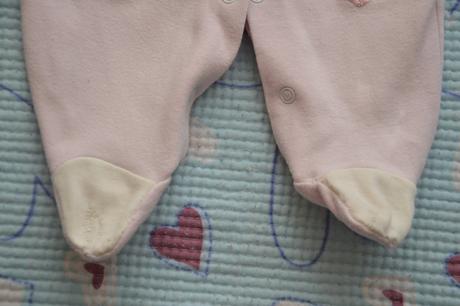 Bavlněný overal se srdíčky - výšivky, 62