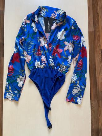 Nové satén body s květy, vel s, prettylittlething, s