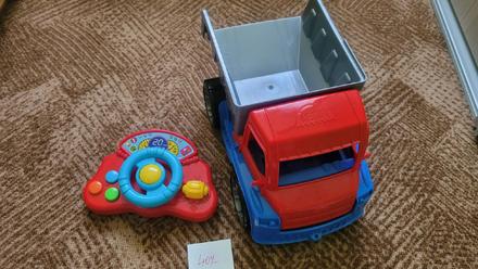 Hrací volant a auto se sklápěcí korbou,