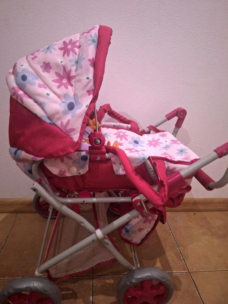 Dětský kočárek s panenkou, 