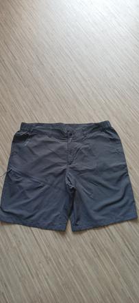 Slabé turistické kraťasy, decathlon