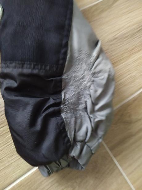 Černá kombinéza, 128