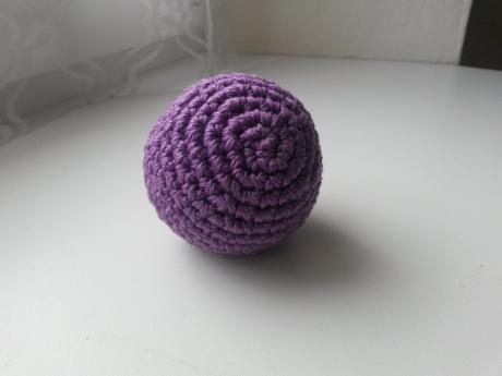 Háčkovaný míček 6,5 cm,