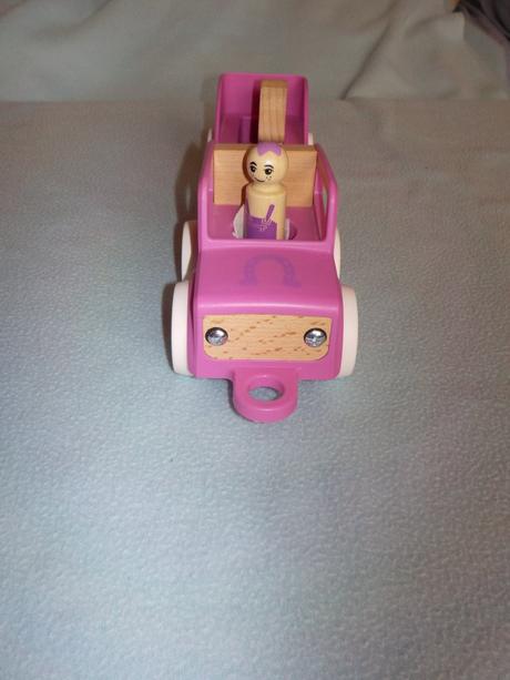 Dřevěné auto s přívěsem,