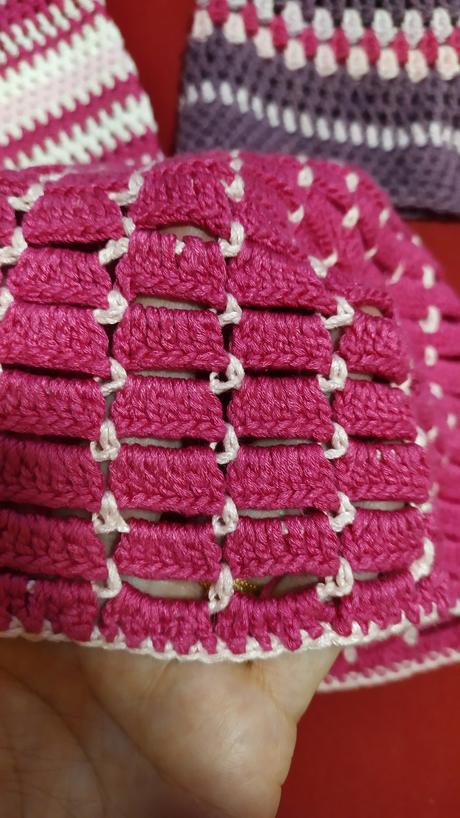 Háčkovaná čepička, 128