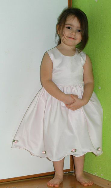 Slavnostní sváteční společenské světle růžové šaty, 92