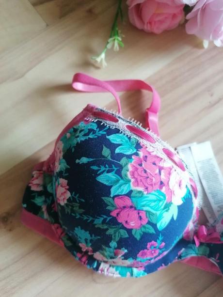 Květinová podprsenka, 70a