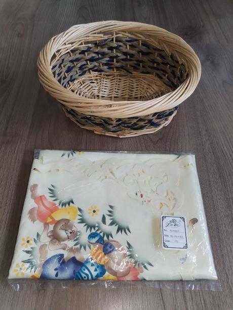 Nový velikonoční ubrus 85x85 cm s košíkem, 
