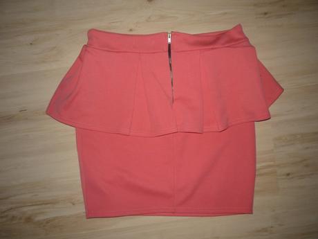 Zajímavá lososová sukně, s