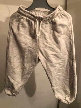 Šedé tepláčky s tkaničkou, 86