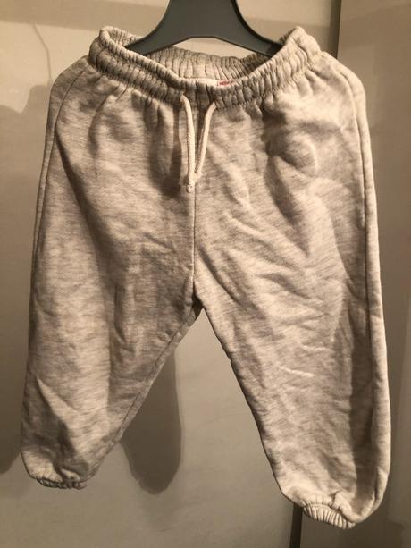 Šedé tepláčky s tkaničkou, 86