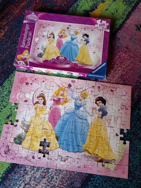 Puzzle princezny-chybí 4 dílky disney,