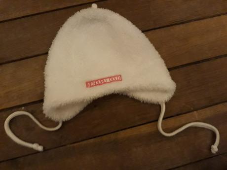 Bílá malinkatá čepička kenguru značková, kenguru gold,<50