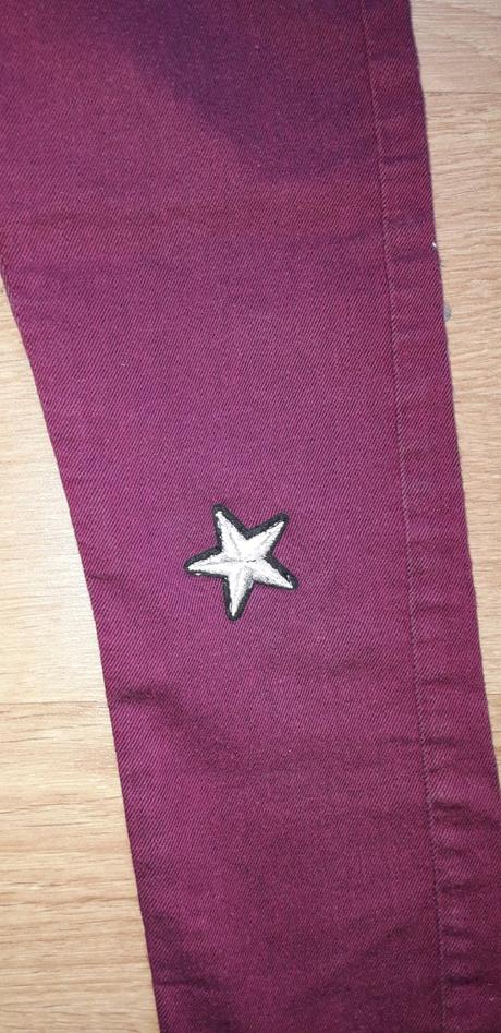 Slim džegínsy vínovej farby, 122