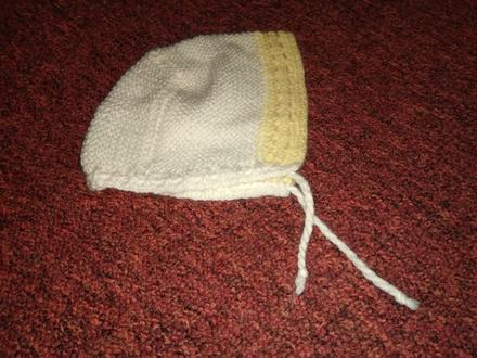 Bílá čepička se žlutým okrajem 80/86, 80