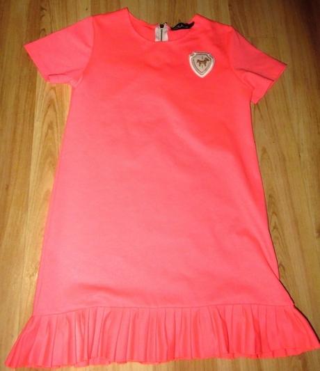 Šaty s krajkou, 116