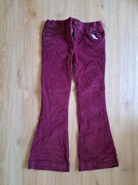 Fialové manžestrové kalhoty, 134