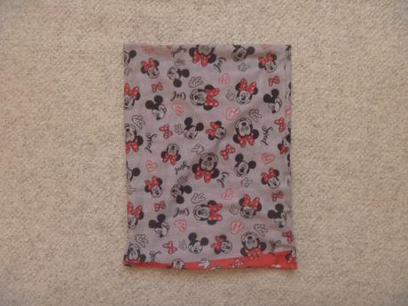 Nákrčník s minnie a mickey mouse, 122
