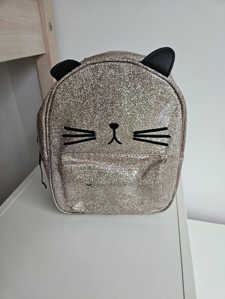 Batůžek kočička, 