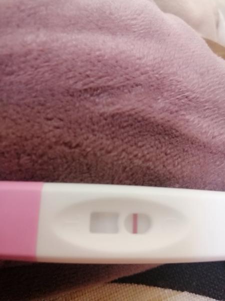 Těhotenský test. Je tam duch?