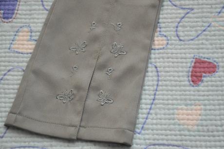 Elastické khaki kalhoty s výšivkou, 116