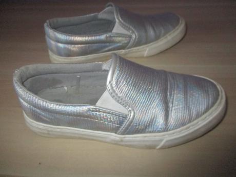 Třpitivé mokasíny, reserved,32