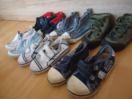 Mix plátěných tenisek, 24