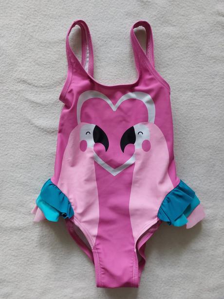 Plavky s plameňáky, 104