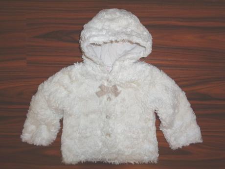 Překrásný bílý chlupatkový kabátek - přechod, baby club,74