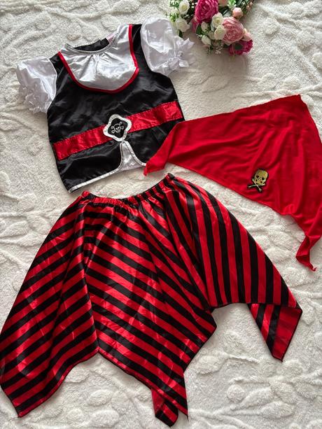 An27/ kostým pirátka - v.7/8 let, 