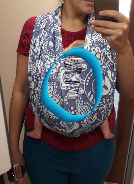 Hrnutí látky u pevného šátku. Je to v pořádku?