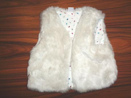 Krásná bílá kožíšková vesta, miniclub,86