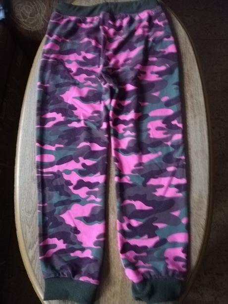 Tepláky dívčí army, vel. 140, zn. kugo., kugo,140