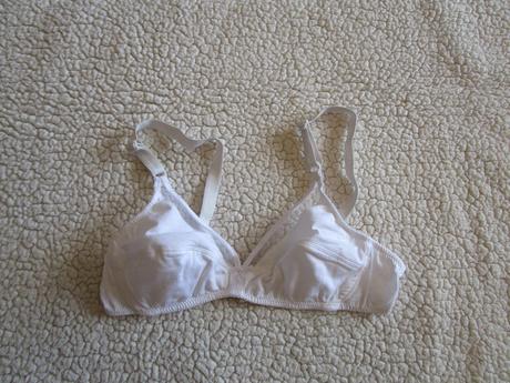 Pěkná bílá bavl. podprsenka, vel. 70a, 70a