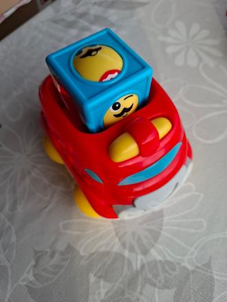 Autíčko fisher price s otočnou kostkou,