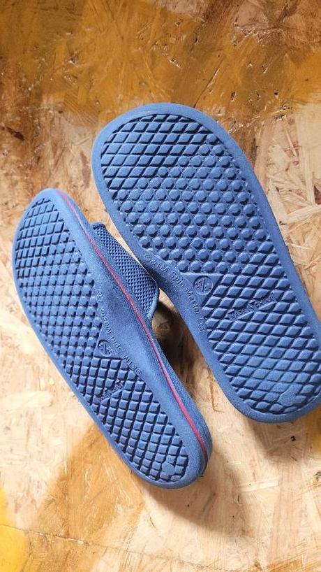 2 x tepláky, 2 x pláťáky a pantofle, 104–116