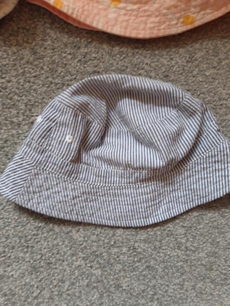 3x klobouk a kšiltovka i jednotlivě, 