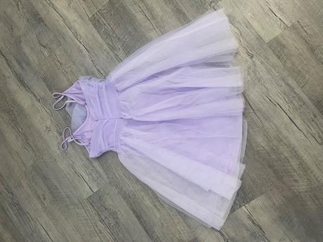 Šaty s tylovou sukní, 