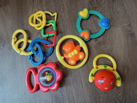 Hračky pro nejmenší+ retro chrastítka,