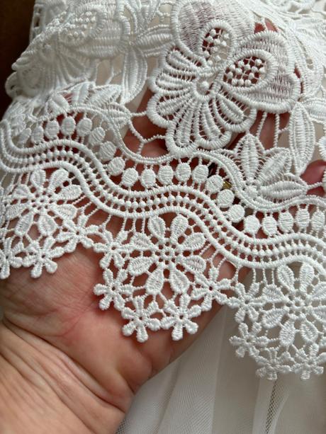 Ob/ sváteční luxusní šaty krémové barvy - v.8 let, 128