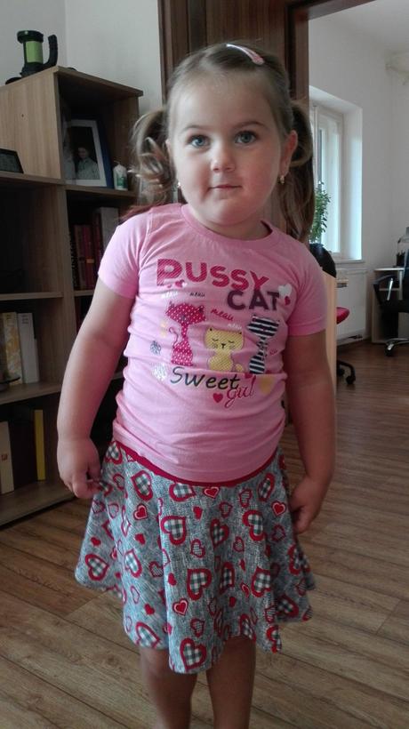 Kolová sukně se srdíčky české výroby, 116