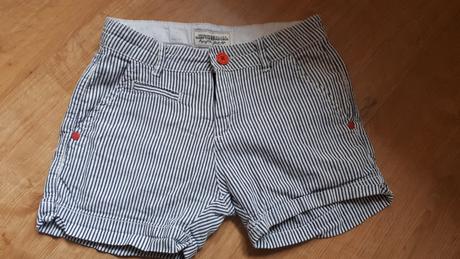 Peckovní pohodlné pruhované kraťasy šortky, 146