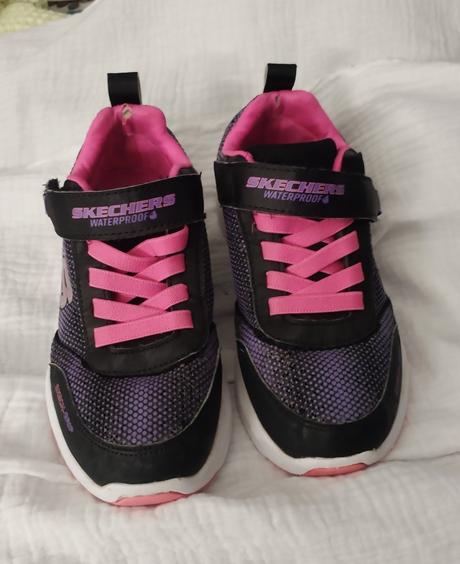 Holčičí skechers vel. 33, skechers,33
