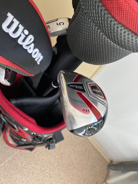Golfová výbava wilson true distance pro praváky,