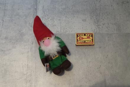 Plyšový skřítek kinder,