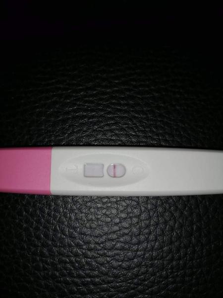 Duch na těhotenském testu. Jsem těhotná?